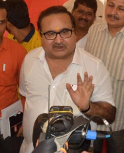 https://www.thehindu.com/news/states/prakash-mehta-removed-as-raigads-guardian-minister/article22682569.ece
